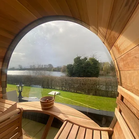 Lake View Retreats Rickmansworth Exterior photo