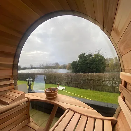 Lake View Retreats Rickmansworth Exterior photo