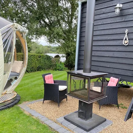 Lake View Retreats Rickmansworth Exterior photo